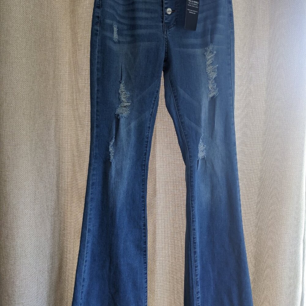 Alloy Apparel NWT Light Denim Wash, Button Up, Distressed Jeans, Size 10 x 37L - Picture 10 of 10